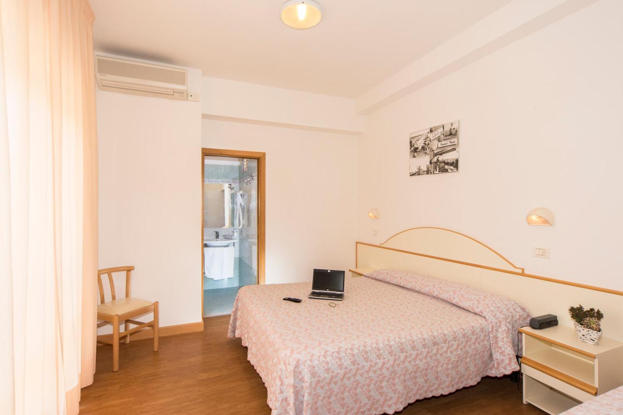 Hotel Silvia Misano Adriatico Bilik gambar