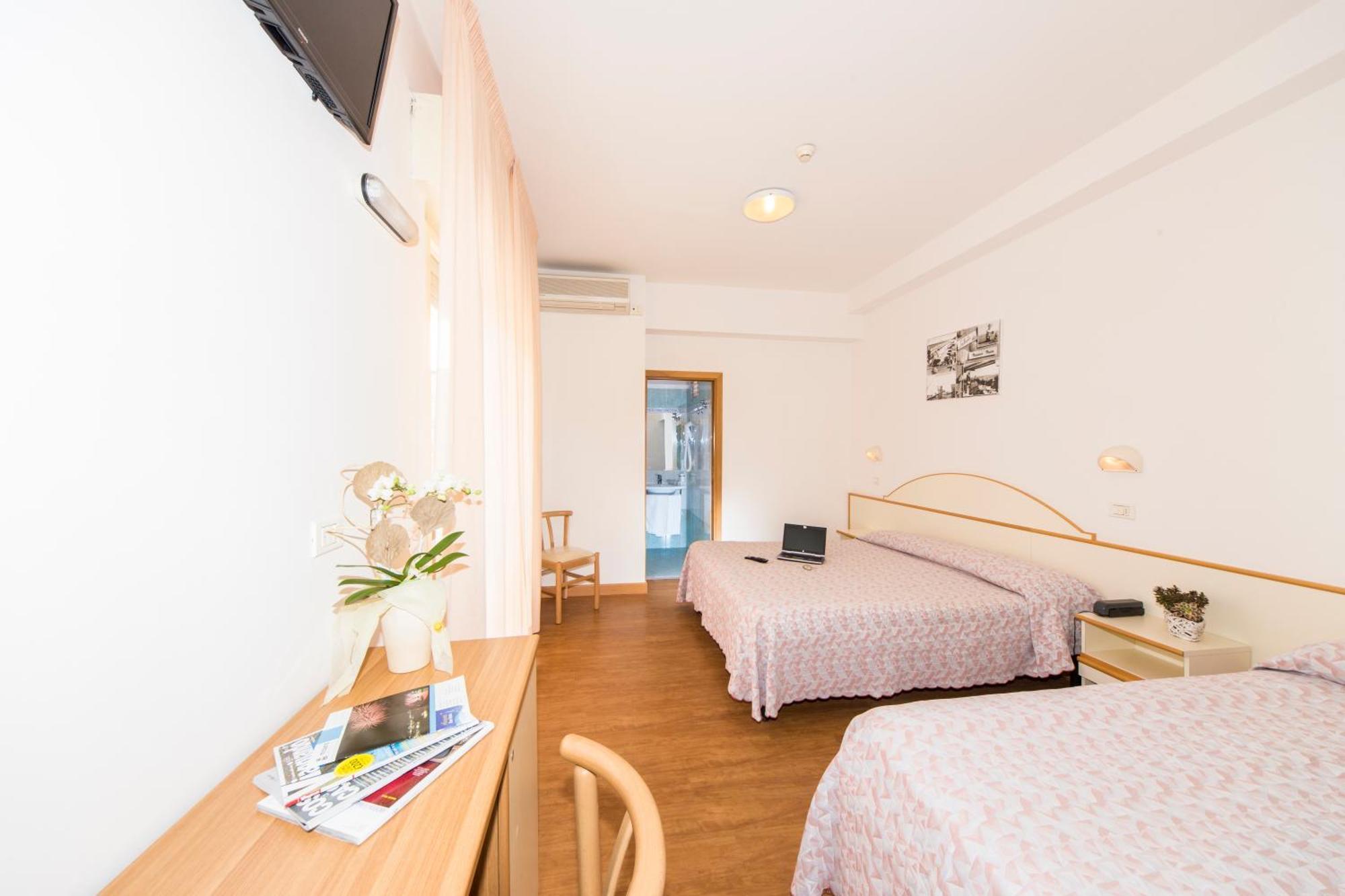 Hotel Silvia Misano Adriatico Bilik gambar