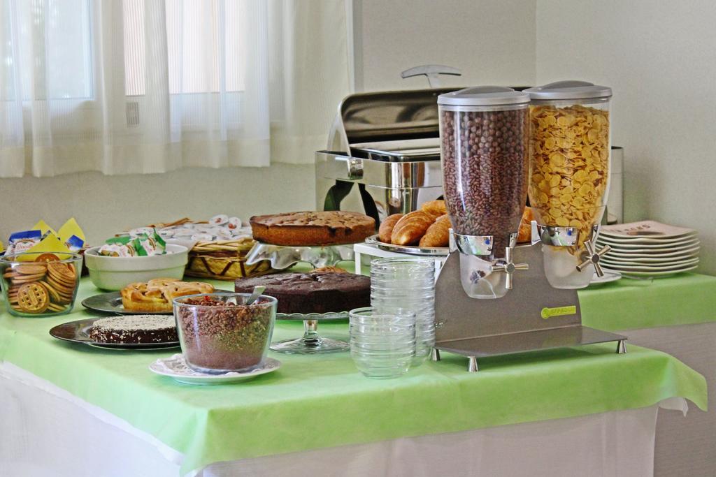 Hotel Silvia Misano Adriatico Luaran gambar